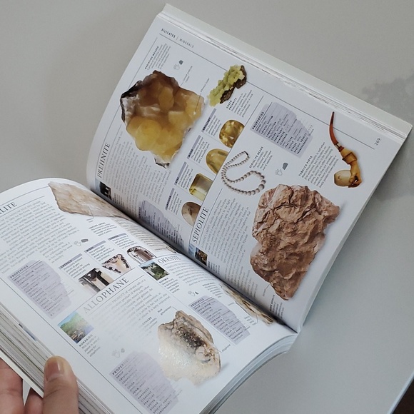 Smithsonian Rock and Gem Book - Picture 5 of 7